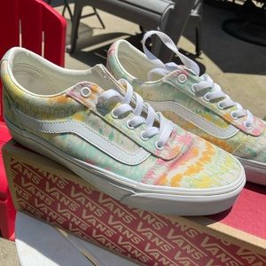 Vans brand new with box ! perfect condition !